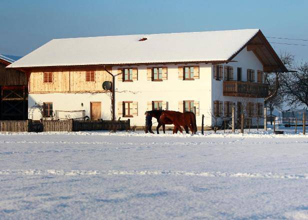 Ferienwohnung für 6 Personen, mit Balkon und Terrasse sowie Garten und Sauna in Schechen