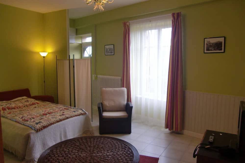 Entire apartment, Charming Apartment In Auvergne in Saint-Nectaire, Volcans d'Auvergne Regional Nature Park