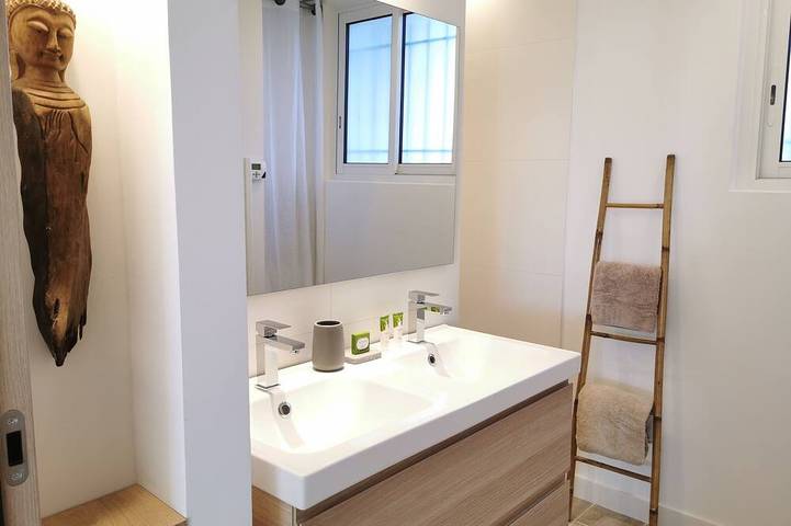 Ganze Wohnung, Neu !!! Sabaï Riviera 2 Ch 2 Bad 200m² Terrassengarten 6 Personen Strände 300m in Golfe-Juan, Vallauris
