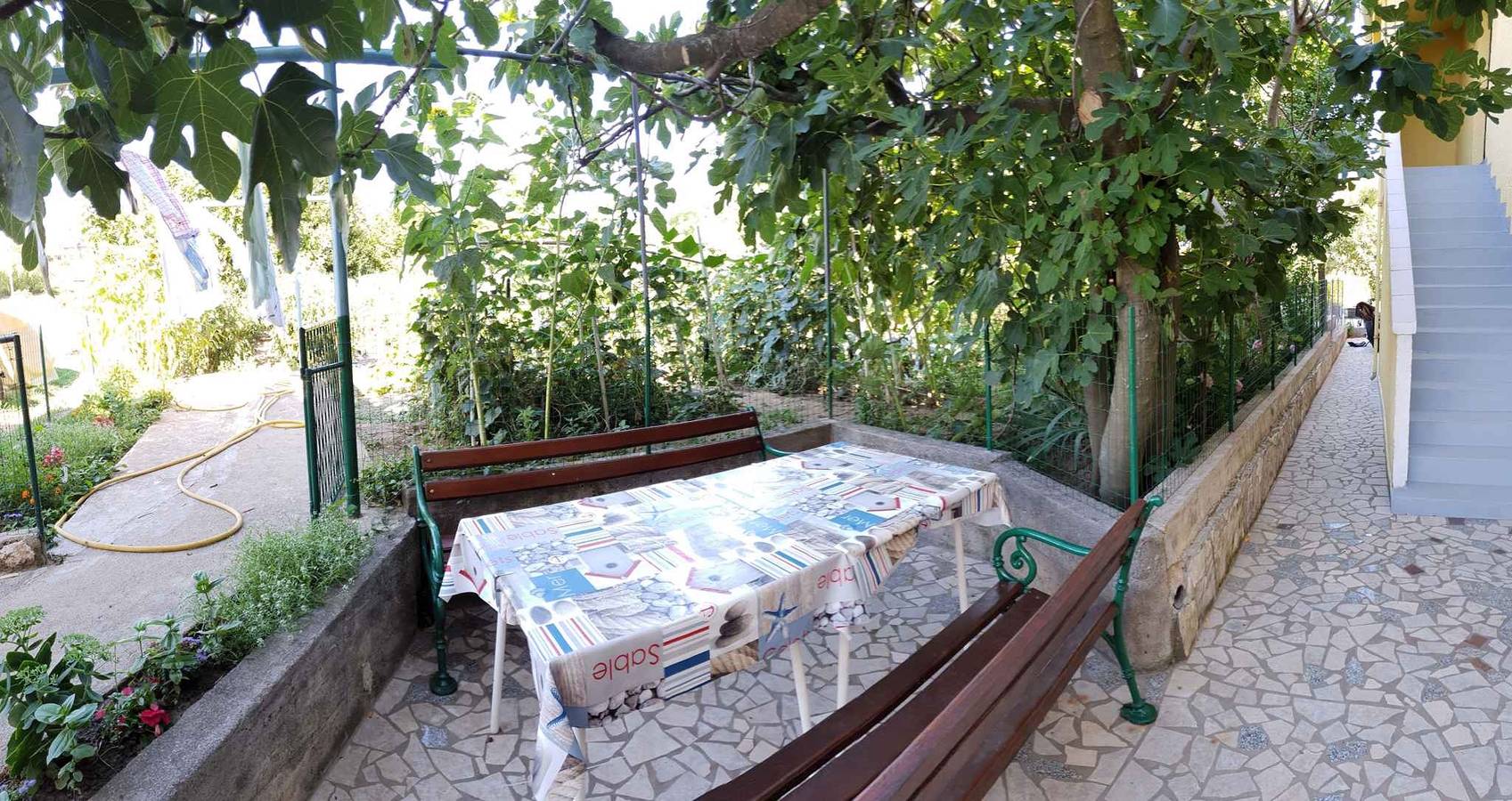 Ganze Ferienwohnung, Ferienwohnung mit Terrasse und Klimaanlage in Lopar, Rab