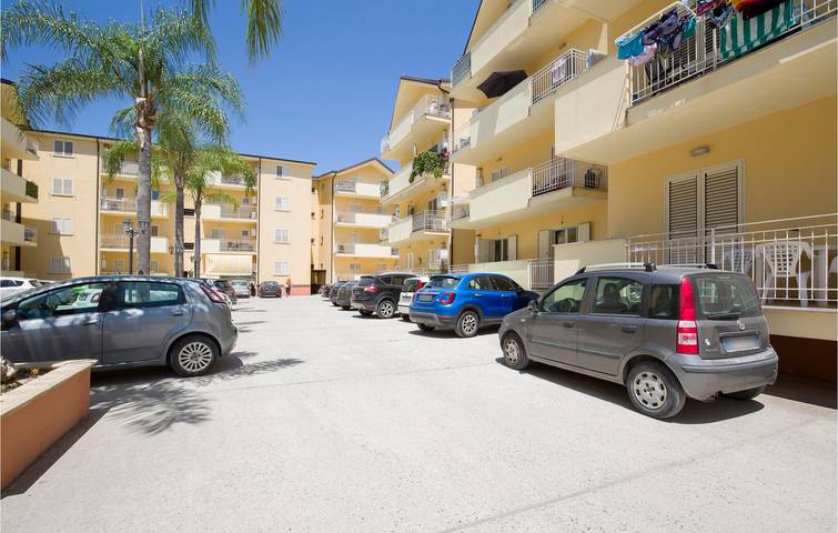 Appartamento intero, Appartamento con vista mare, piscina e parcheggio. in Marina di Caulonia, Caulonia (comune)