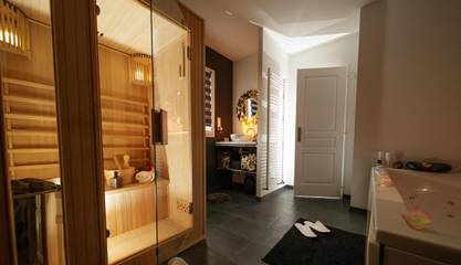 Gîte pour 2 personnes, avec sauna ainsi que terrasse et jacuzzi à Verton