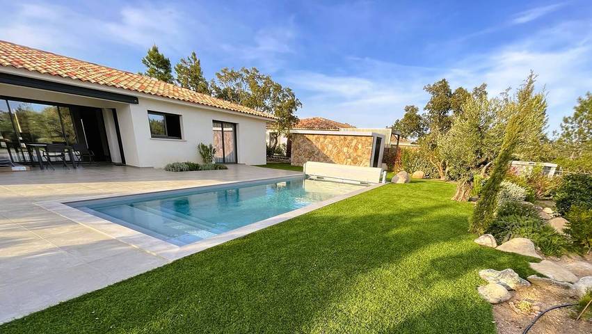 Appartement de vacances pour 8 personnes, avec piscine ainsi que jardin et terrasse