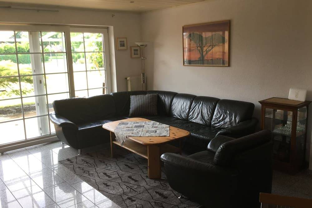 Großzügige Ferienwohnung mit Garten, Terrasse und Kamin in Meppen, Hasetal