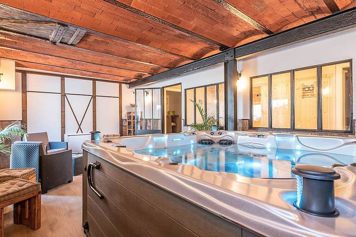 Gîte pour 8 personnes, avec jardin ainsi que piscine et sauna à Ungersheim