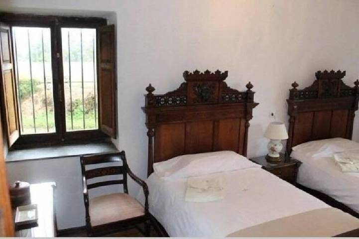 Casa rural (alquiler íntegro)14 personas. Mínimo 2 noches. En Verano 7 noches in Grado, Cordillera Cantábrica