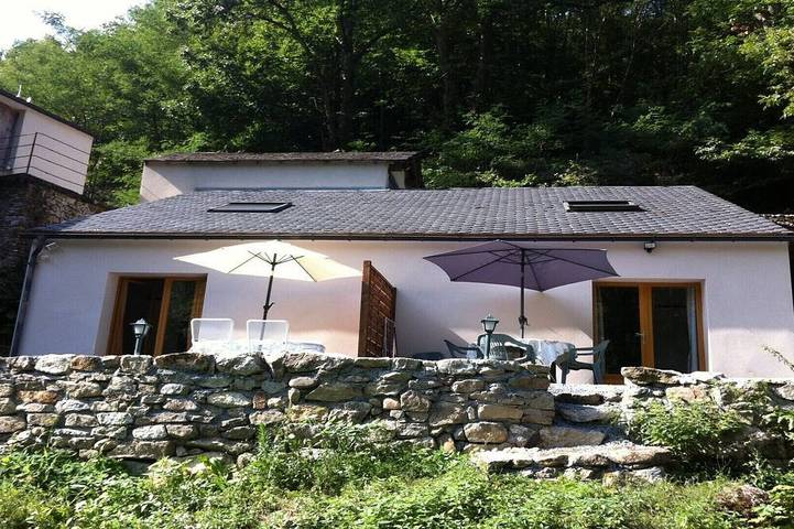 Location de vacances pour 8 personnes, avec terrasse et jardin à Le Bez - 4