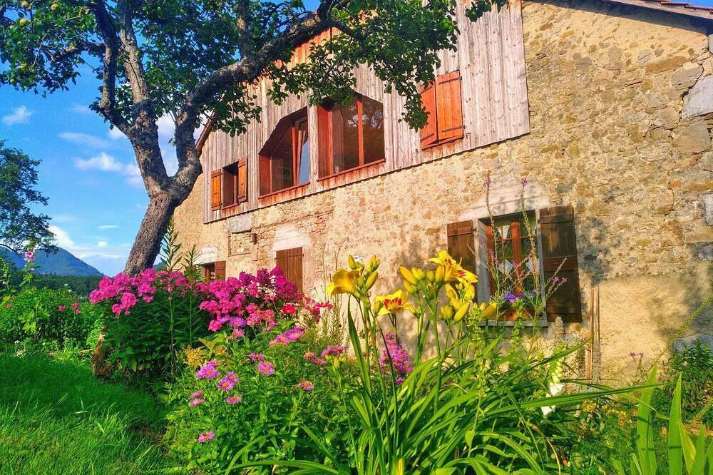 Appartement entier, Appartement spacieux La Roche Aux Fees avec sauna et salle de sport in Burdignin, Région de Thonon-les-Bains