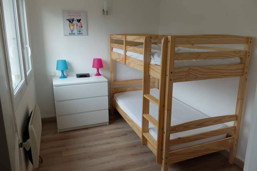 Villa Caprice Erdgeschoss, 7 Personen, Tt Komfort. 2 Sterne 50 m vom Meer entfernt Mt St. Michel Bucht. in Jullouville, Côte de la Déroute