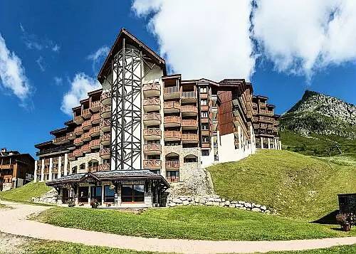 Gîte pour 7 personnes, avec Terrasse ainsi que Piscine et Vue dans Belle Plagne - 4