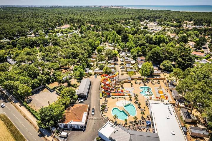 Camping pour 4 personnes, avec piscine ainsi que sauna et terrasse à Saint-Hilaire-de-Riez - 2