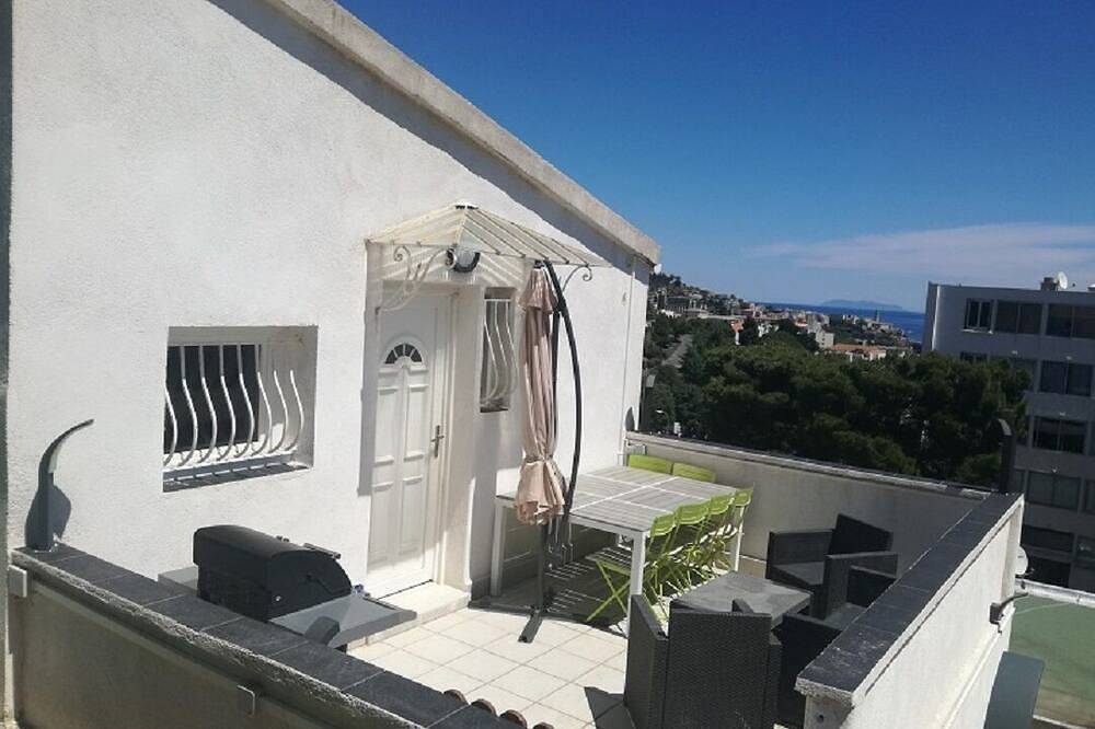 Ganze Wohnung, Loc. T2 villa Bastia south, terrace, near beaches, shops and activities in Bastia, Cap Corse