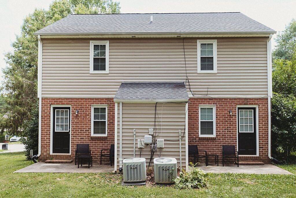 The Gray House - Only 4 Minutes From Lu in Lynchburg, Virginia