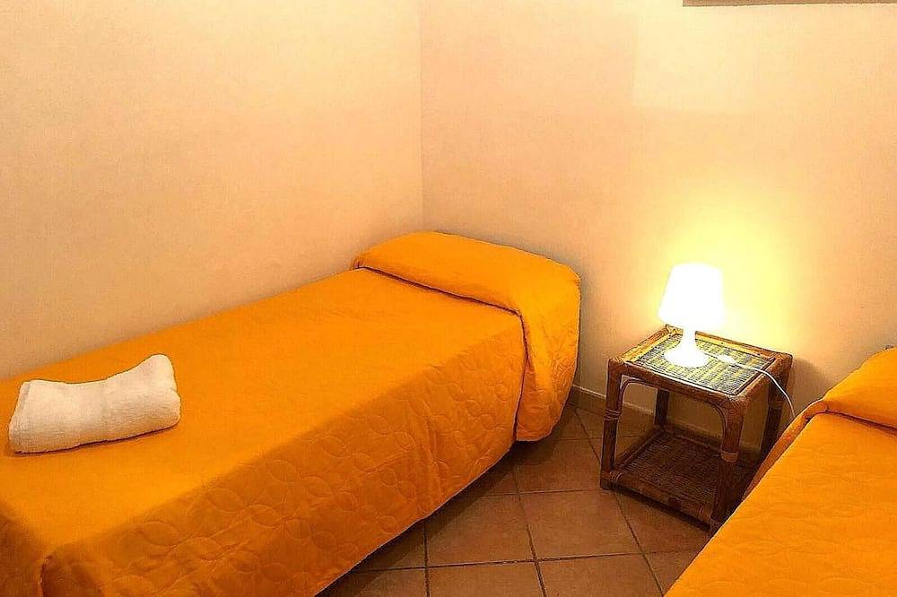 Apartamento entero, Apartamento 'A Due Passi Dalla Stazione' con balcón, Wi-Fi y aire acondicionado in Agropoli, Cilento