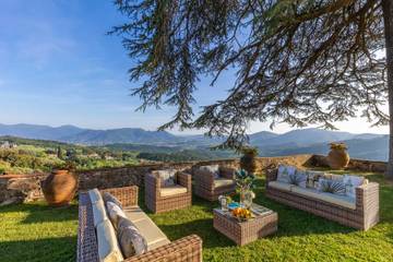 Villa With Pool for 16 People in Lucca, Lucca Province, Photo 4