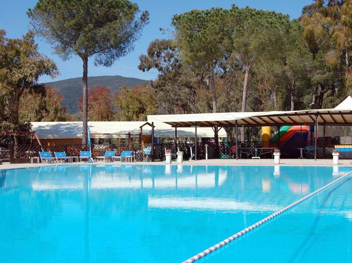 Vakantiepark voor 3 personen, with Terras and Tuin as well as Zwembad op Elba