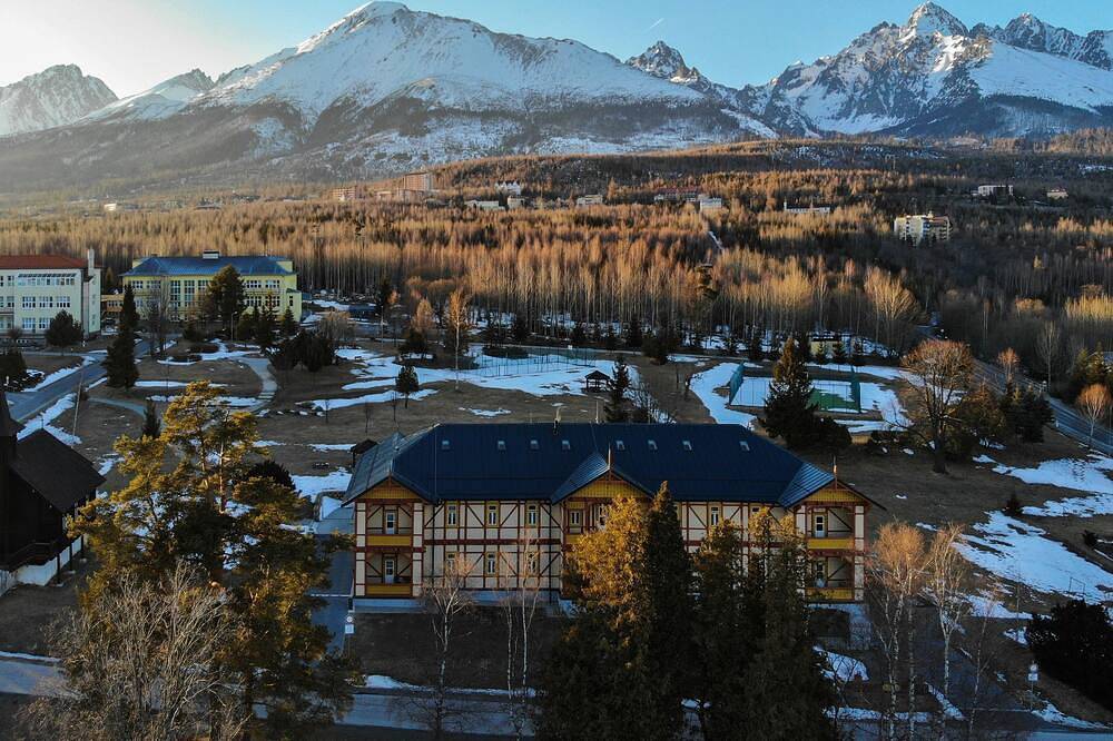 Ganze Wohnung, Romantic apartment in a historic villa with mountain views in Tatranska Lomnica Ski Area, Vysoké Tatry