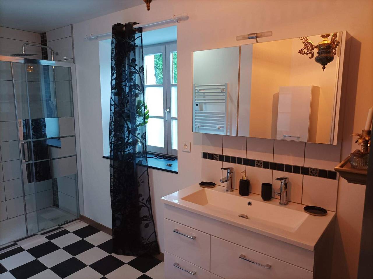 Ganze Wohnung, Appartement 'La Maison Du Meunier Mit Grundstück' mit Privatem Garten und Wlan in Autigny-la-Tour, Neufchâteau (Frankreich)