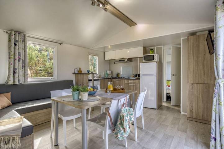 Camping pour 6 personnes, avec terrasse ainsi que piscine et jardin, animaux acceptés à Perros-Guirec - 2