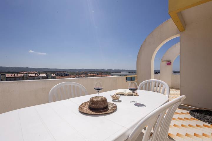 Apartamento de férias para 8 pessoas, com Varanda em São Martinho do Porto