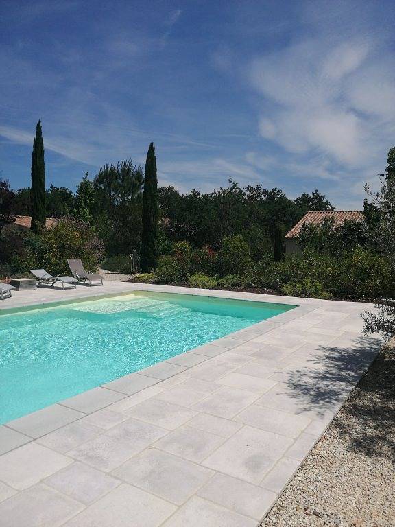 Gîte pour 5 personnes, avec terrasse et jardin ainsi que piscine et jacuzzi à Vogüé - 4