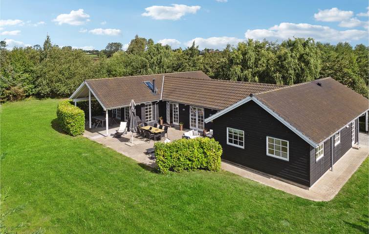 Ferienhaus für 8 Personen, mit Sauna und Garten sowie Whirlpool und Terrasse, mit Haustier auf Seeland