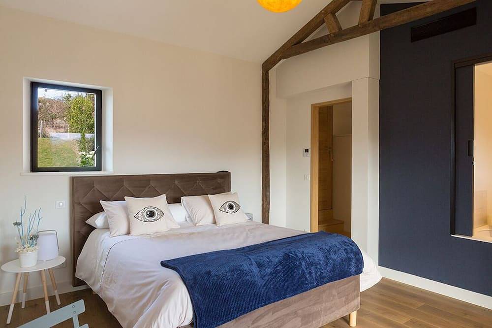 Entire apartment, Spacious Baïgura studio, mountain views, direct access to pool & spa in Hasparren, Bayonne region