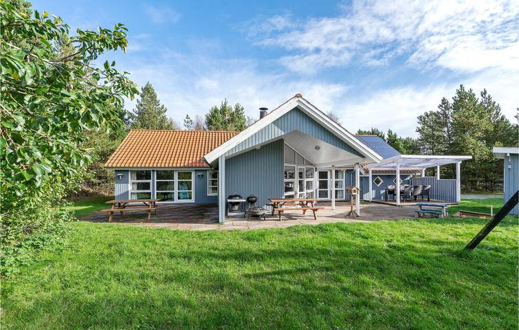 Feriehus for 10 personer, Terrasse og Jacuzzi i tillegg til Badebasseng og Sauna i Jerup
