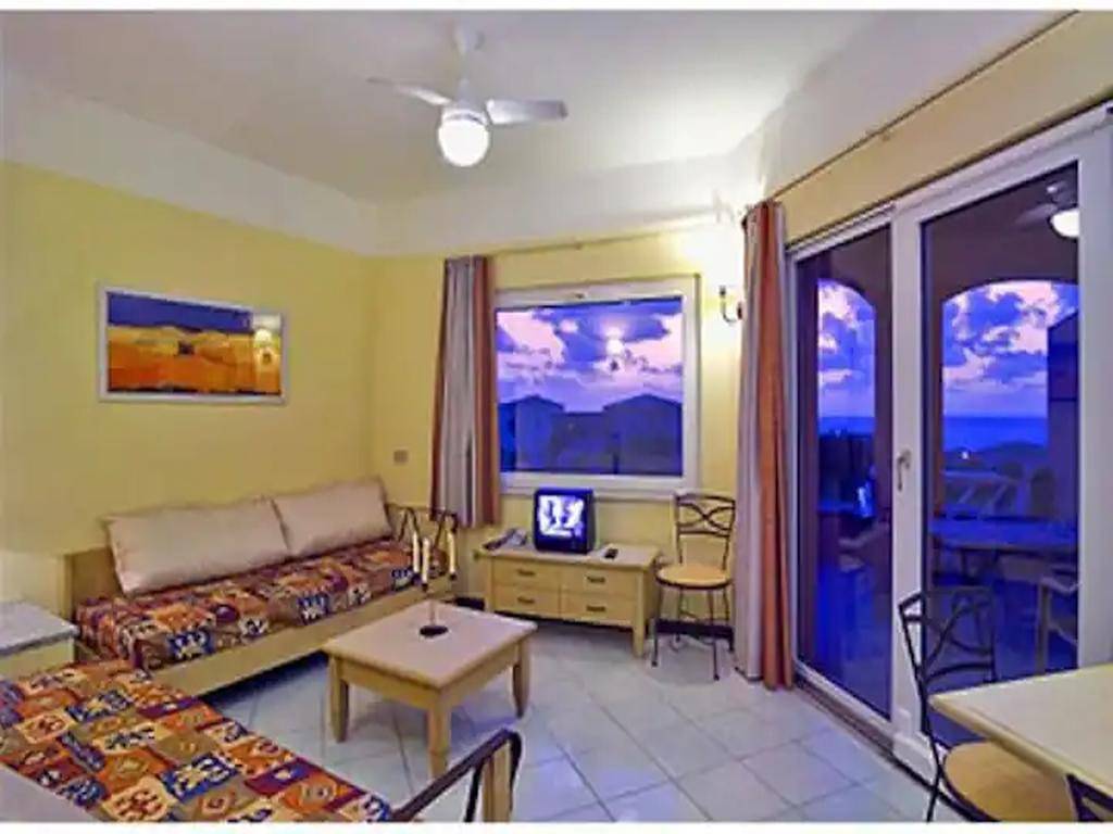Entire apartment, Seaview Cottage • Walk to Beach • Sunset Terrace in Trinità d'Agultu e Vignola region, Gallura