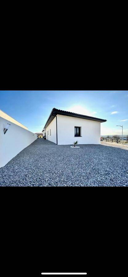 Location de vacances pour 8 personnes, avec Terrasse ainsi que Piscine et Vue à Nissan-lez-Enserune - 3