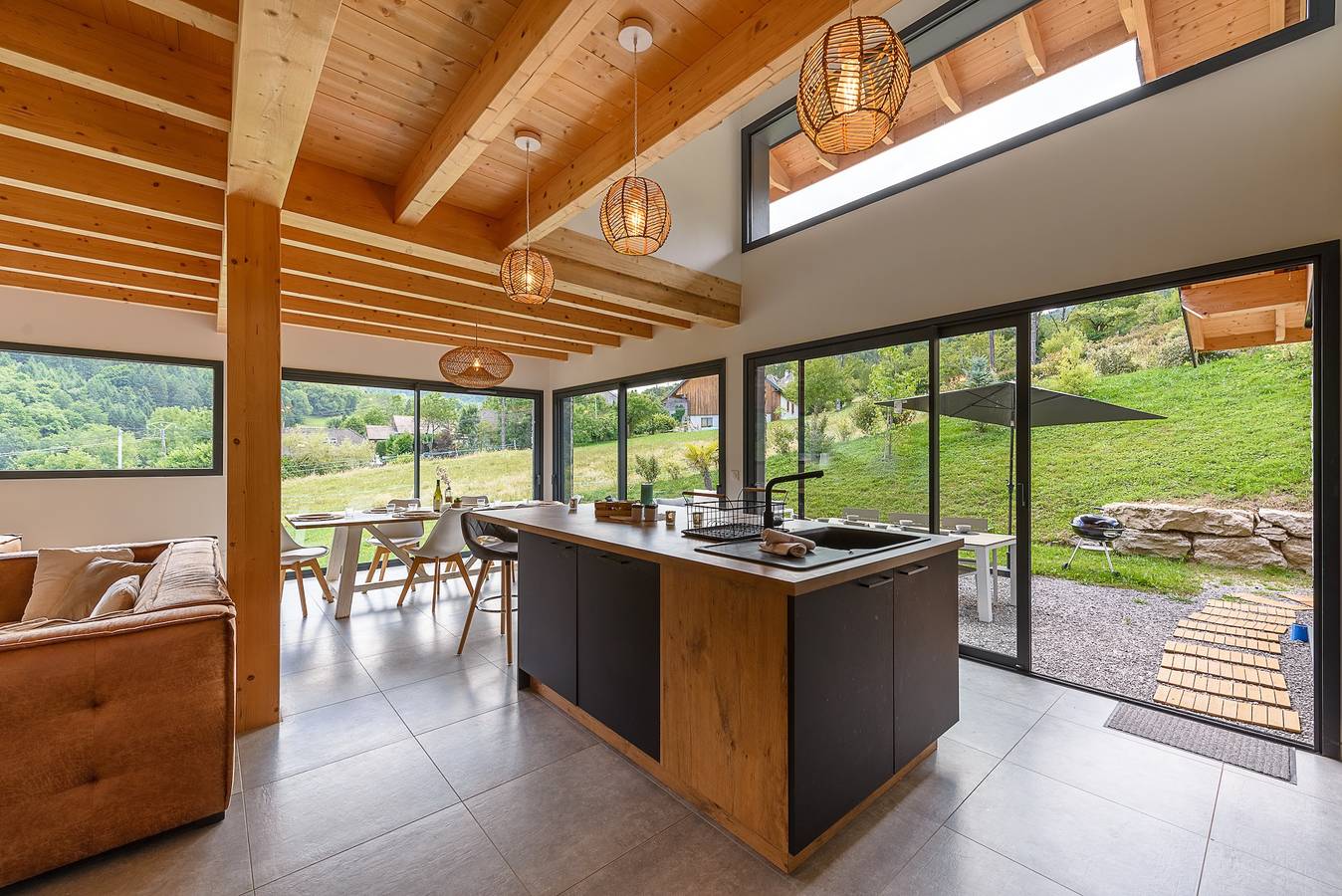 Villa Alésia - Jacuzzi et vue montagnes, environnement apaisant in Saint-Jorioz, Parc naturel régional du Massif des Bauges
