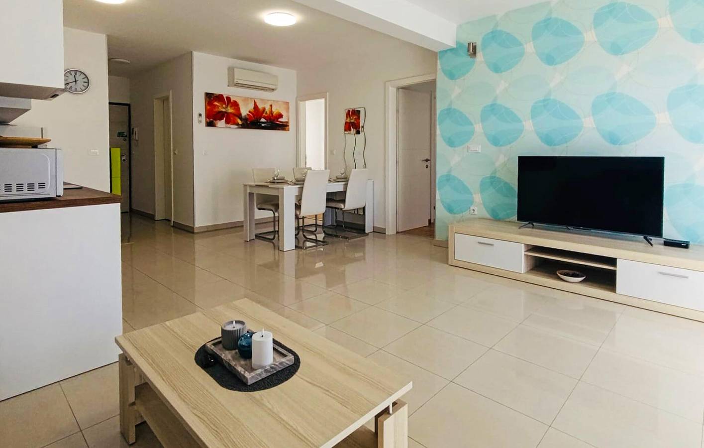 Elegante apartamento de 2 dormitorios con piscina, aparcamiento y a 2,5 km de la playa in Banjole, Costa sur de Istria
