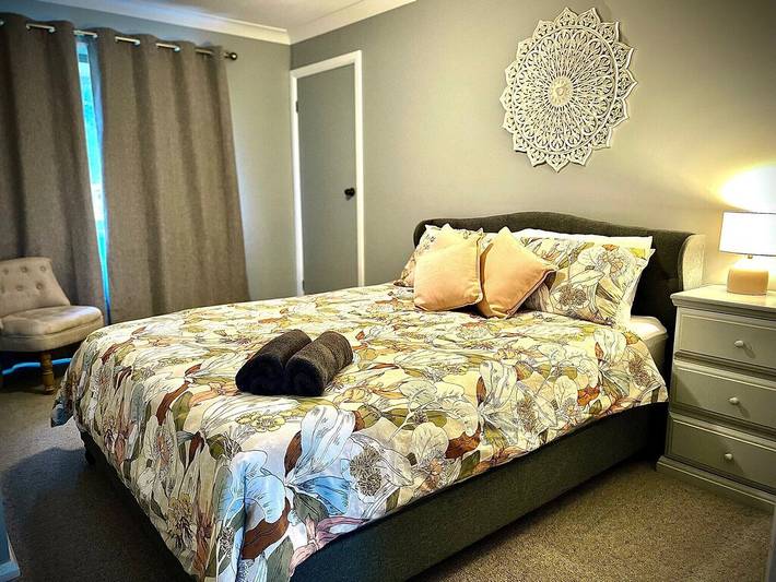 Holiday home for 8 people, with garden and balcony as well as hot tub in Callala Beach