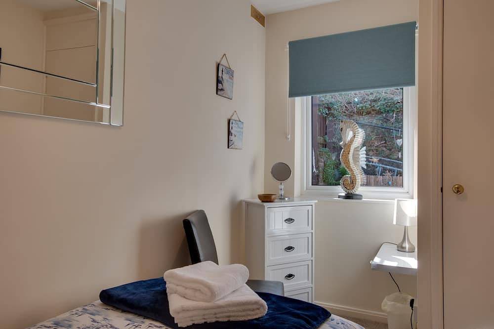 Entire apartment, Great Views. 2 bedroom apartment. Centre of Whitby. 3 guests. On site pkg. in Whitby, North York Moors National Park