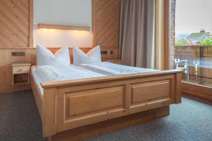 Ferienwohnung für 4 Personen, mit Balkon und Garten in Bichlbach