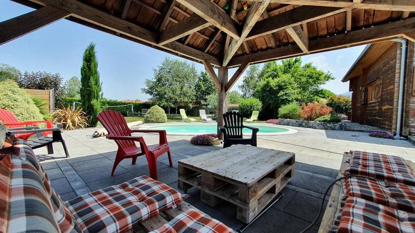 Location de vacances pour 11 personnes, avec vue ainsi que jardin et piscine à Tuzaguet