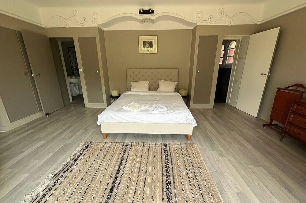 Villa avec Piscine Intérieure, 5 Chambres, Proche Plage et Commerces à Arcachon in Arcachon, Région d'Arcachon