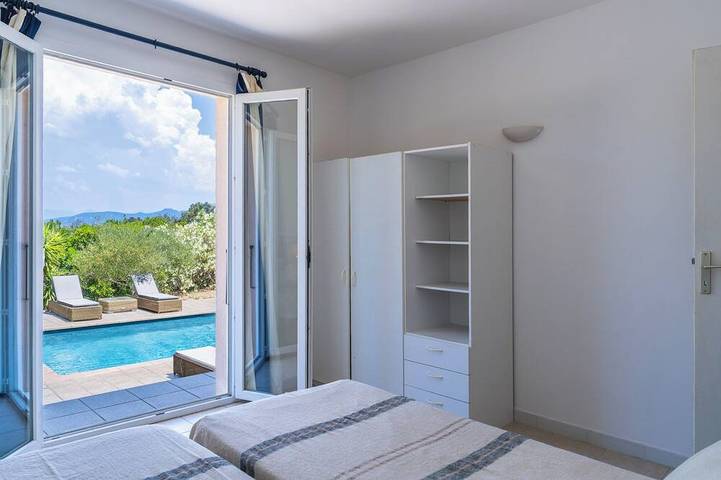 Belle villa avec piscine vue Mer, grand jardin et plage 7mn à pied  à Campomoro in Campomoro, Belvédère-Campomoro