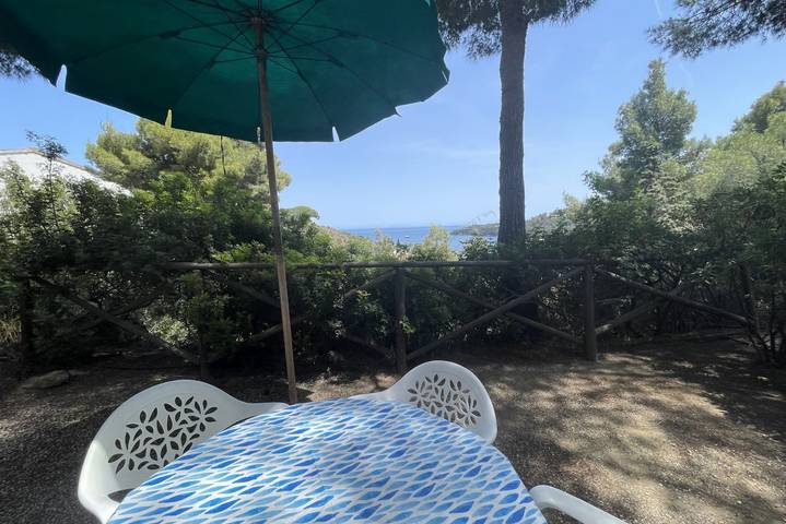 Ferienwohnung für 4 Personen, mit Balkon/Terrasse und Garten in Porto Azzurro - 2