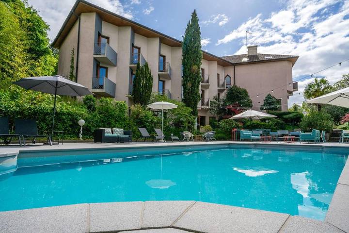 Hôtel pour 2 personnes, avec jardin et piscine à Jons