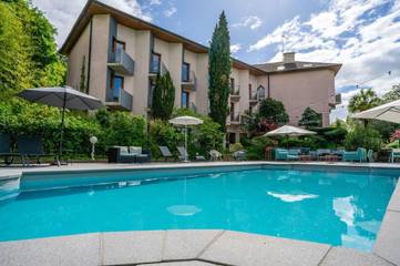 Hôtel pour 2 personnes, avec jardin et piscine à Jons