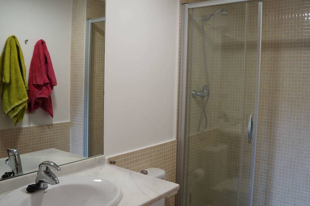 Costabravaforrent Gavarres, für 6 Personen mit Gemeinschaftspool in Albons, Costa Brava