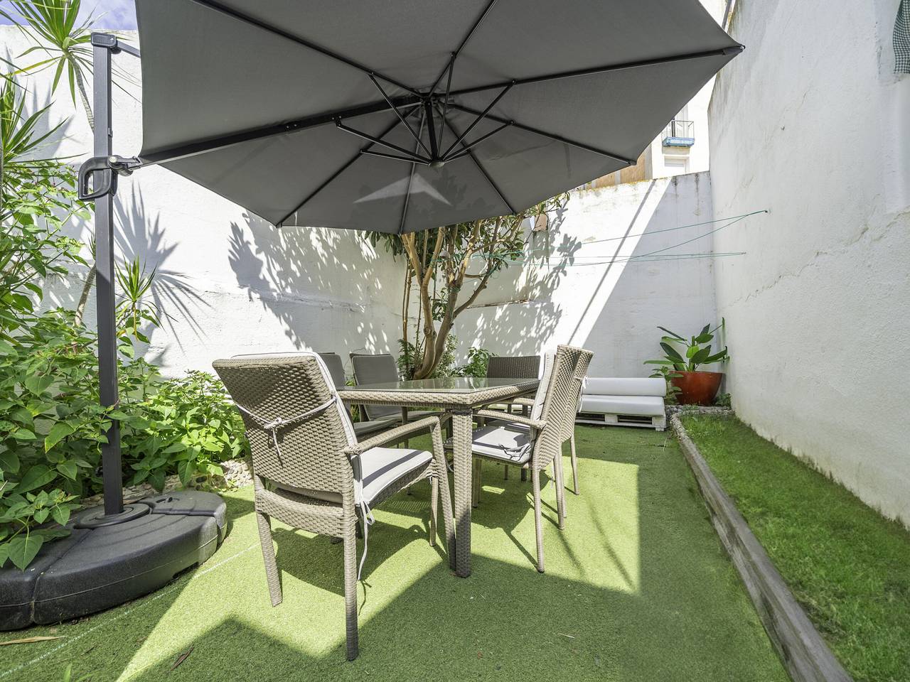 Beachside Villa in Calella for 7 with Terrace, Wifi, and Washer in Calella, Costa del Maresme