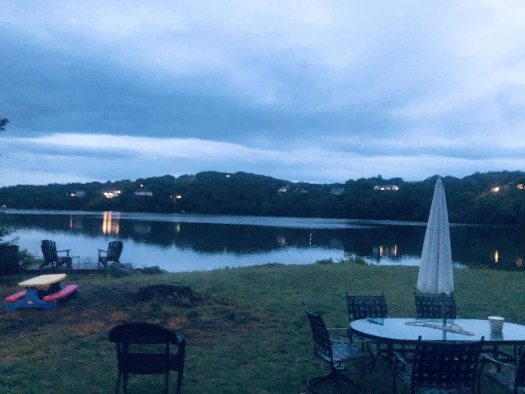 Charming 18. Jahrhundert Ferienhaus mit eigenem Strand am Scargo Lake in der Nähe Bucht in Mayflower Beach, Dennis