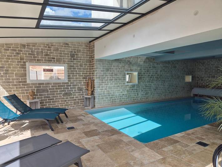 Location de vacances pour 8 personnes, avec Terrasse ainsi que Jardin et Piscine à Escoville