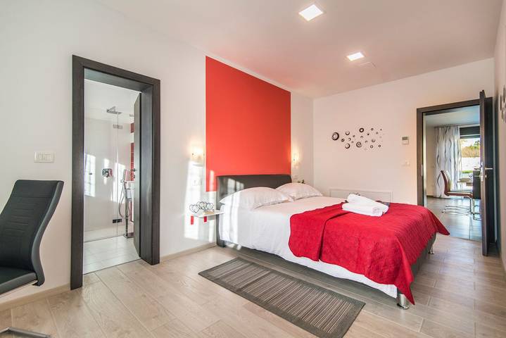 Villa für 8 Personen, mit Terrasse und Garten in Porec und Umgebung - 4