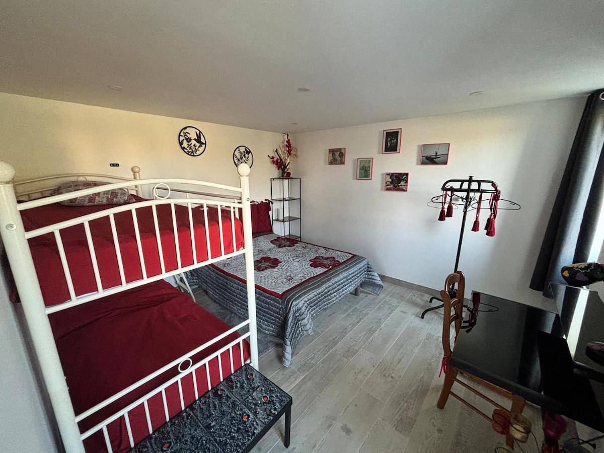 Maison individuelle au cœur d'un village dynamique in Cosne-d'Allier, Région de Montluçon