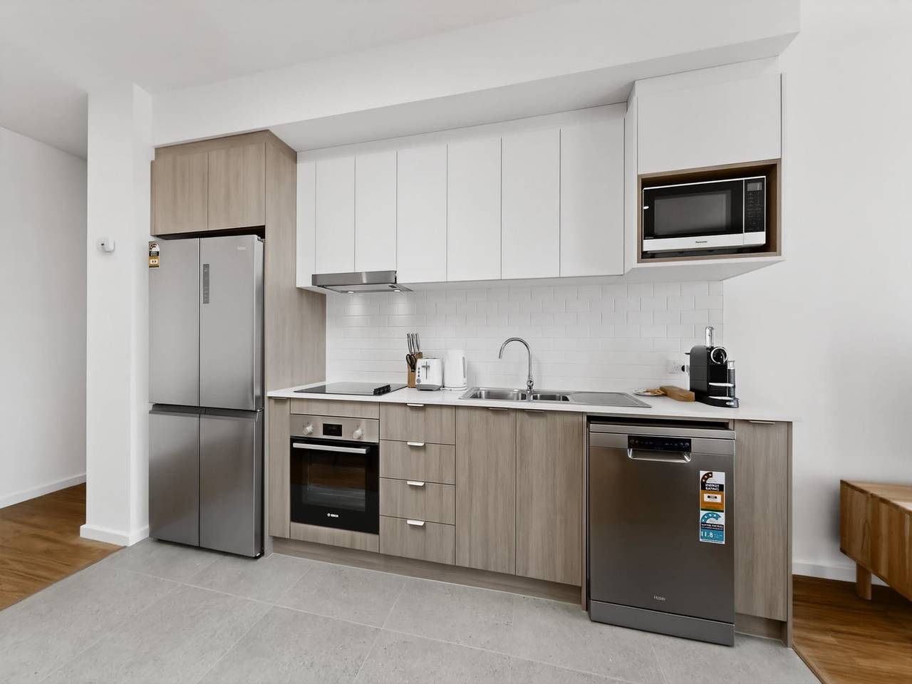 Hel leilighet, Moderne, nyinnredet leilighet med komplett kjøkken in Cannington, Perth