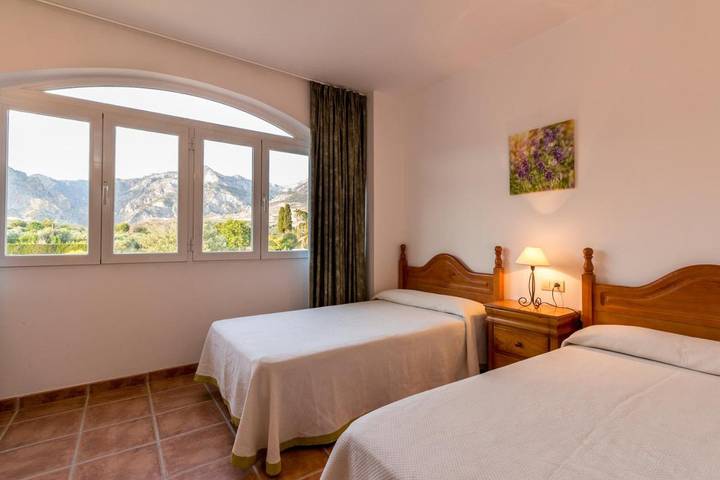 Casa rural para 7 personas, con terraza además de piscina y jardín en Dúrcal - 3