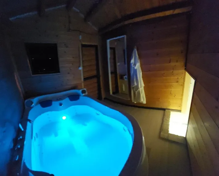 Casa vacanza per 5 persone, con piscina e idromassaggio nonché sauna e giardino - 1
